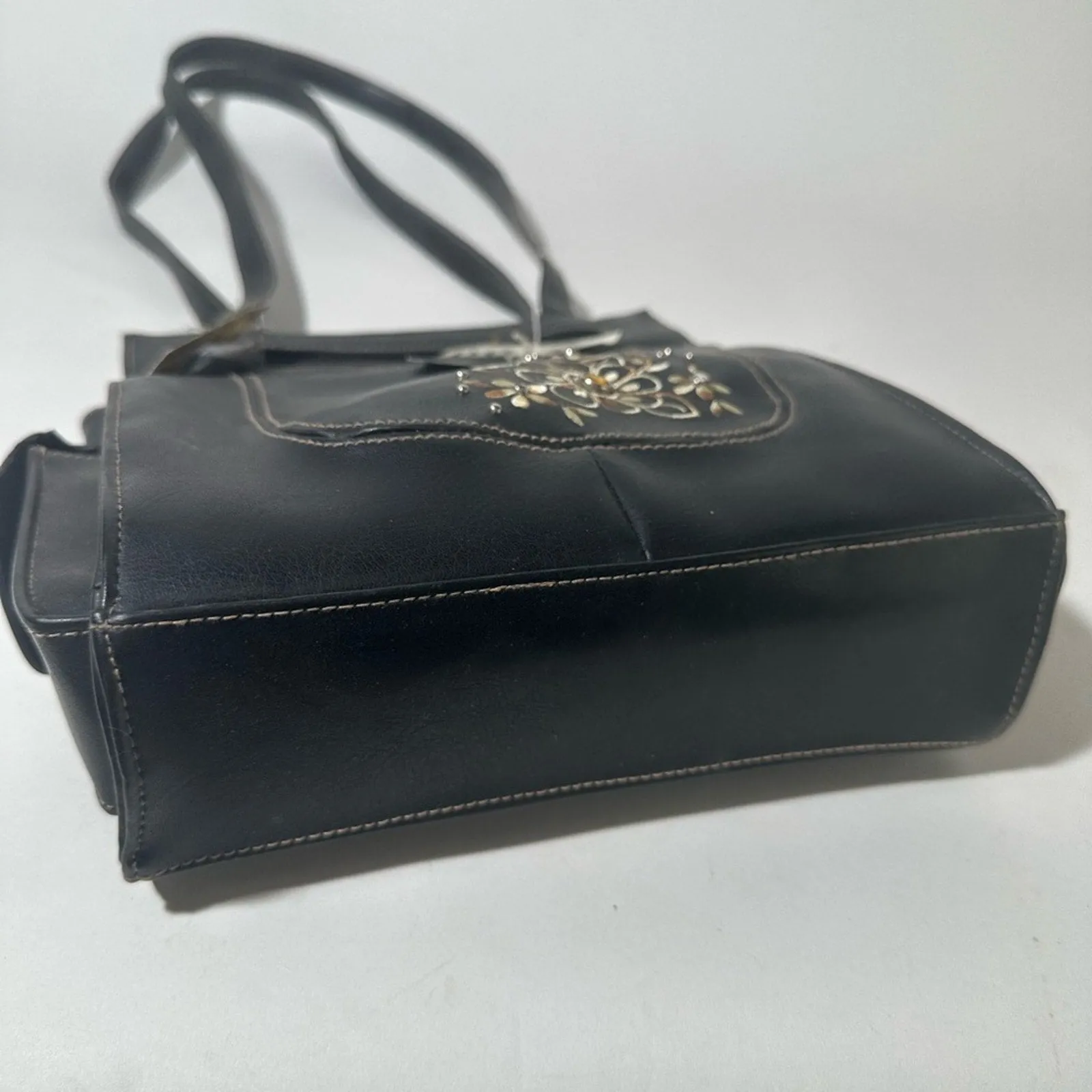 Dolce Vita Black Shoulder Bag with Structured Design