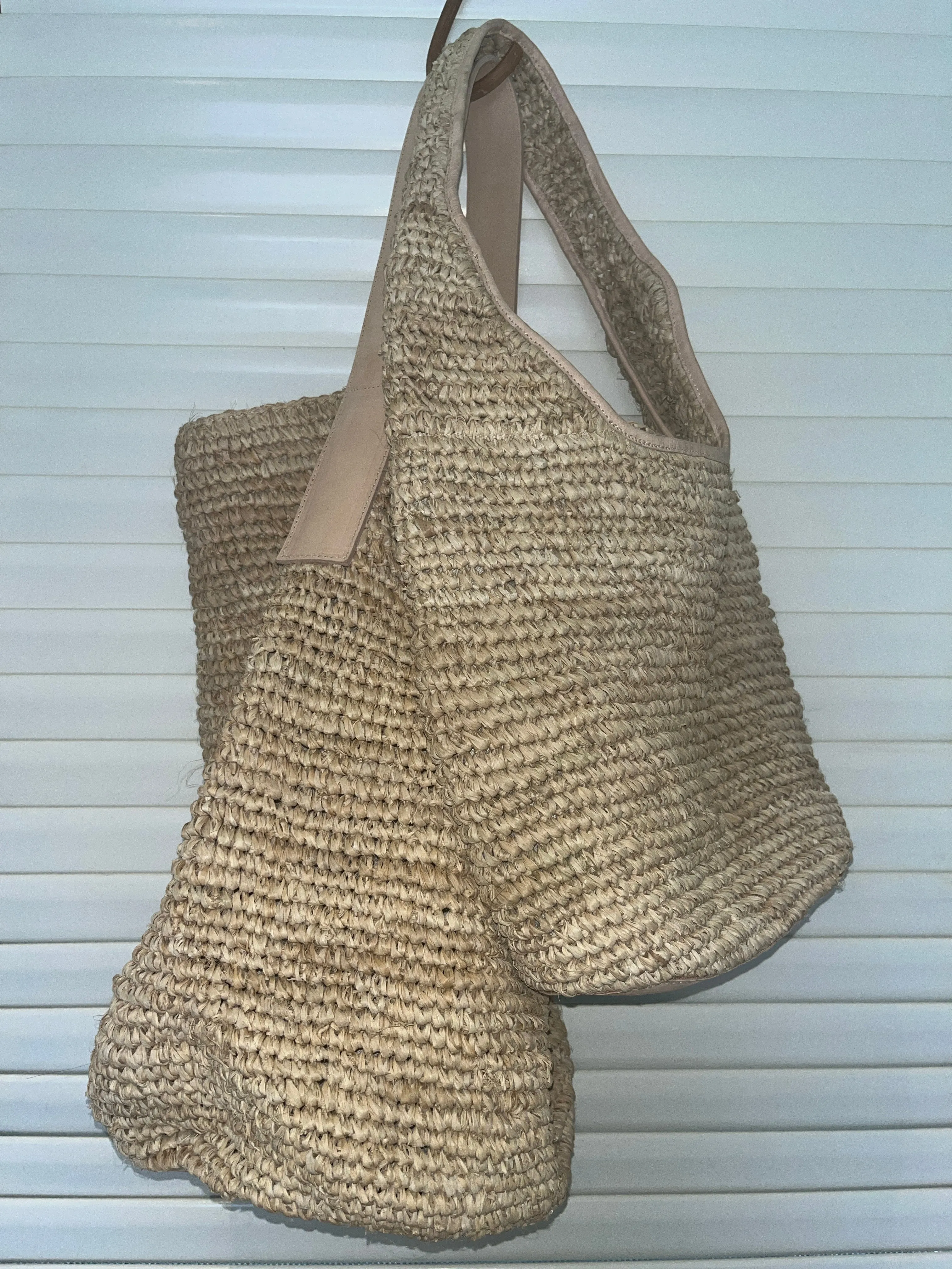 LAYLA XL RAFFIA BUCKET BAG - NATURAL